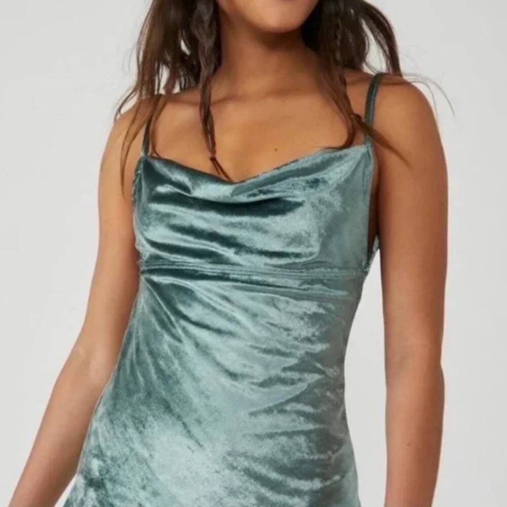 Free People All Night Velvet Tunic Cami in Evergreen size Large - Picture 2 of 5